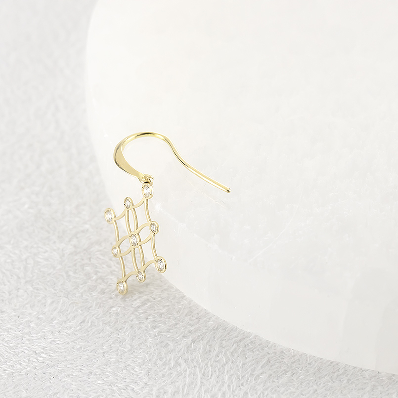 18金 ピアス ペア ダイヤモンド 揺れる ゆれる ゴールド 18k ダイヤ 金 シンプル おしゃれ 人気 イエローゴールド 男女兼用 あすつく 送料無料 セール saleの画像