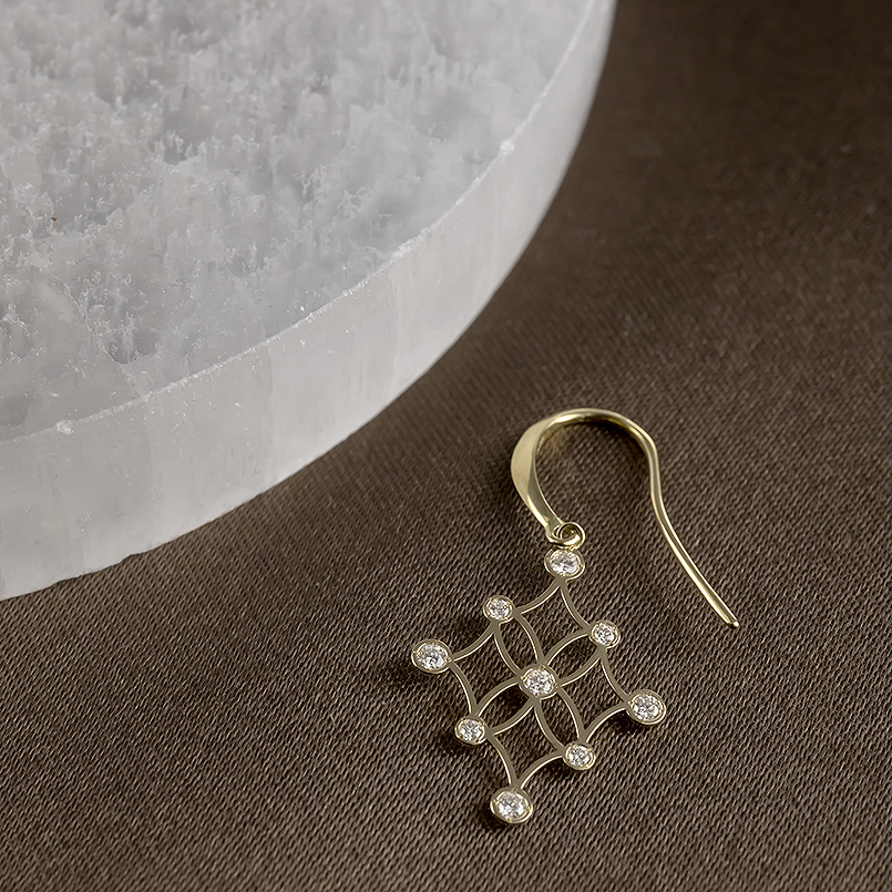 18金 ピアス ペア ダイヤモンド 揺れる ゆれる ゴールド 18k ダイヤ 金 シンプル おしゃれ 人気 イエローゴールド 男女兼用 あすつく 送料無料 セール saleの画像