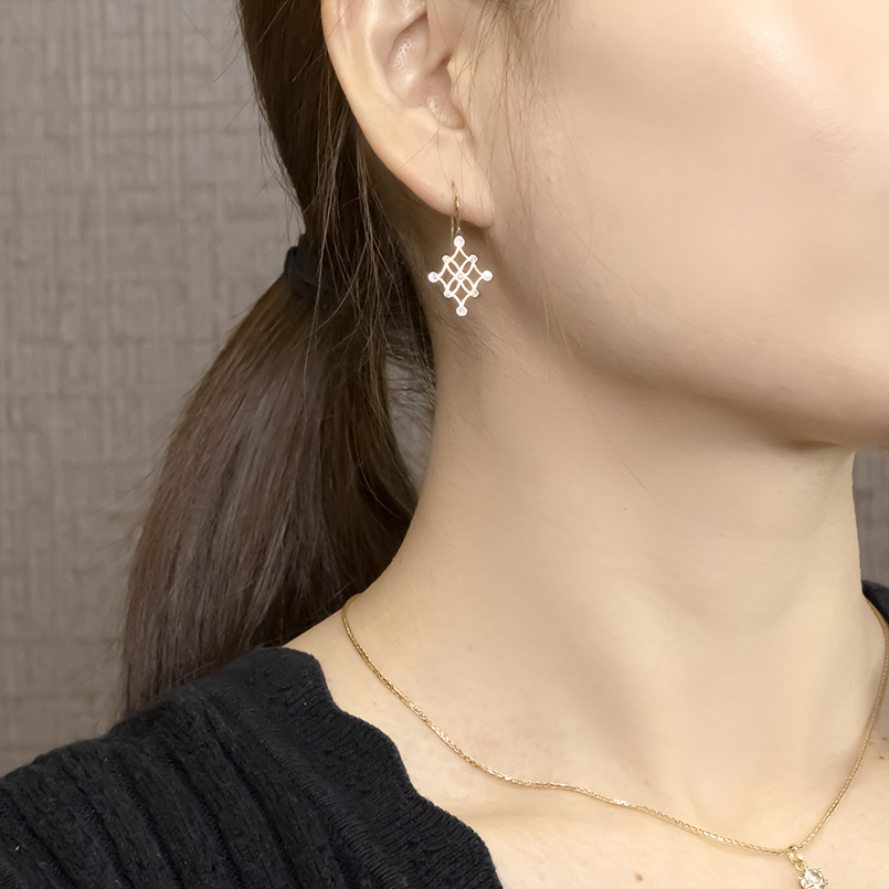 18金 ピアス ペア ダイヤモンド 揺れる ゆれる ゴールド 18k ダイヤ 金 シンプル おしゃれ 人気 イエローゴールド 男女兼用 あすつく 送料無料 セール saleの画像