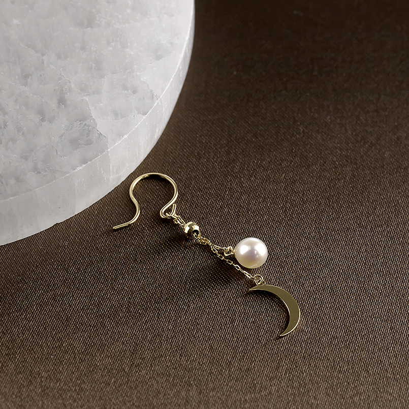 18金 ピアス ペア パール 月 揺れる ゆれる ゴールド 18k アコヤ あこや真珠 フォーマル 本真珠 金 シンプル 三日月 ミラーボール 男女兼用 あすつく 送料無料の画像
