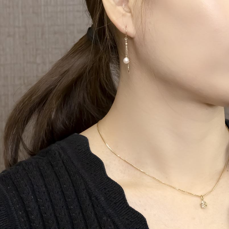 18金 ピアス ペア パール 月 揺れる ゆれる ゴールド 18k アコヤ あこや真珠 フォーマル 本真珠 金 シンプル 三日月 ミラーボール 男女兼用 あすつく 送料無料の画像