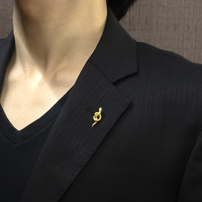 24金 ブローチ 純金 蛇 レディース お守り 金 ゴールド 24k へび ヘビ スネーク ピンブローチ ラペルピン 人気 おしゃれ 2025年 巳年 送料無料 セール saleの画像