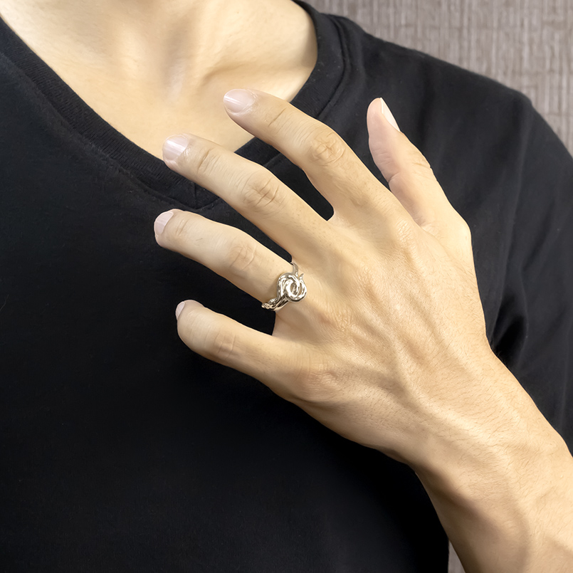 シルバー リング 蛇 お守り 太め 幅広 sv925 指輪 へび ヘビ スネーク ピンキーリング 婚約指輪 シンプル おしゃれ 人気 男女兼用 巳年 送料無料 セール saleの画像