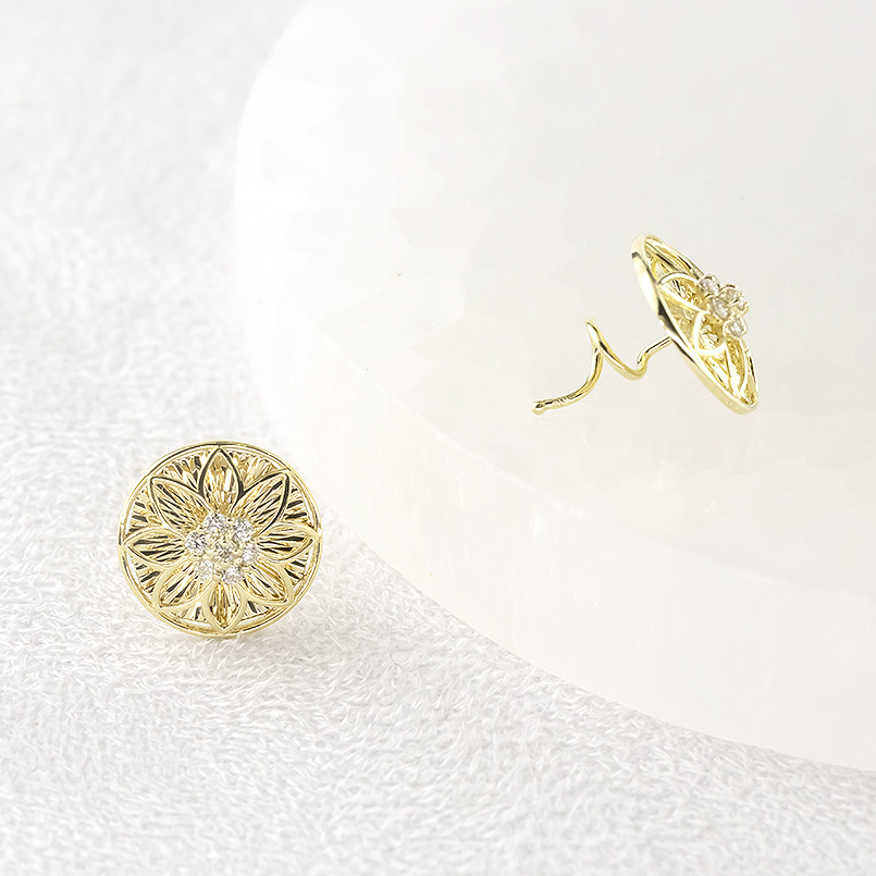 18金 ピアス レディース ダイヤモンド 0.2ct ペア ゴールド 18k キャッチのいらないピアス キャッチナッシャー 簡単装着 花 フラワー 人気 あすつく 送料無料の画像