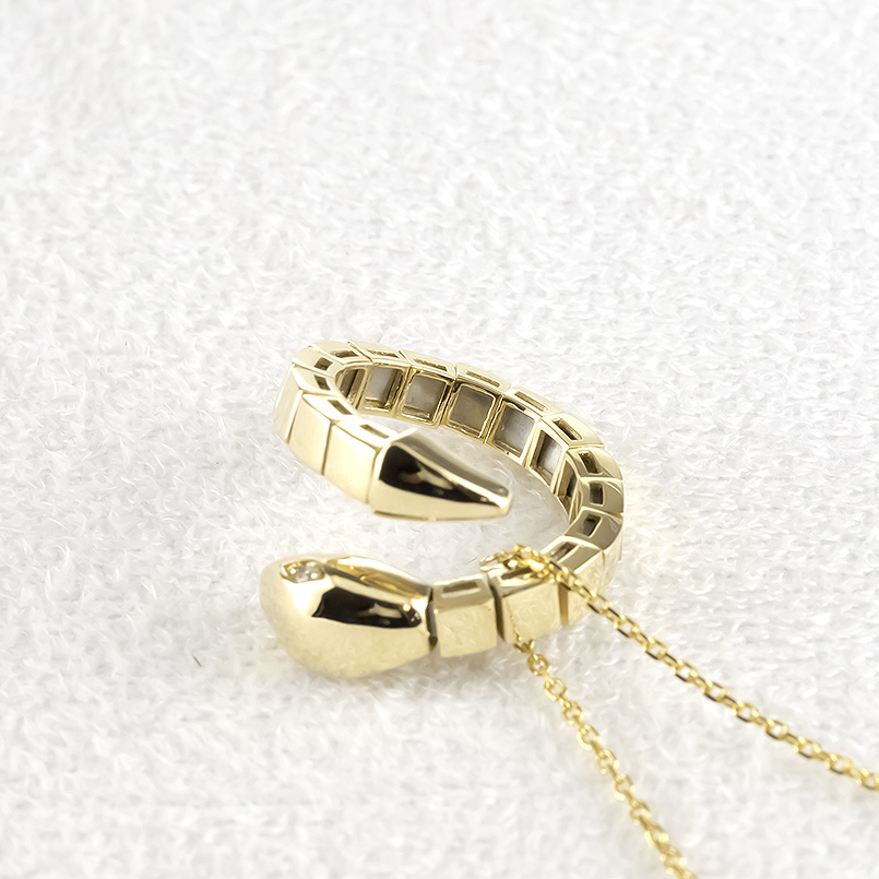 18金 ネックレス ダイヤモンド 蛇 スパイラル レディース ペンダントトップ お守り ゴールド 18k トップ へび ヘビ スネーク あすつく 送料無料 セール saleの画像