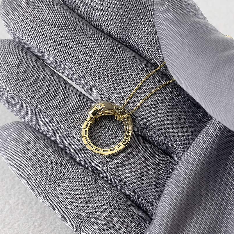 18金 ネックレス ダイヤモンド 蛇 スパイラル レディース ペンダントトップ お守り ゴールド 18k トップ へび ヘビ スネーク あすつく 送料無料 セール saleの画像