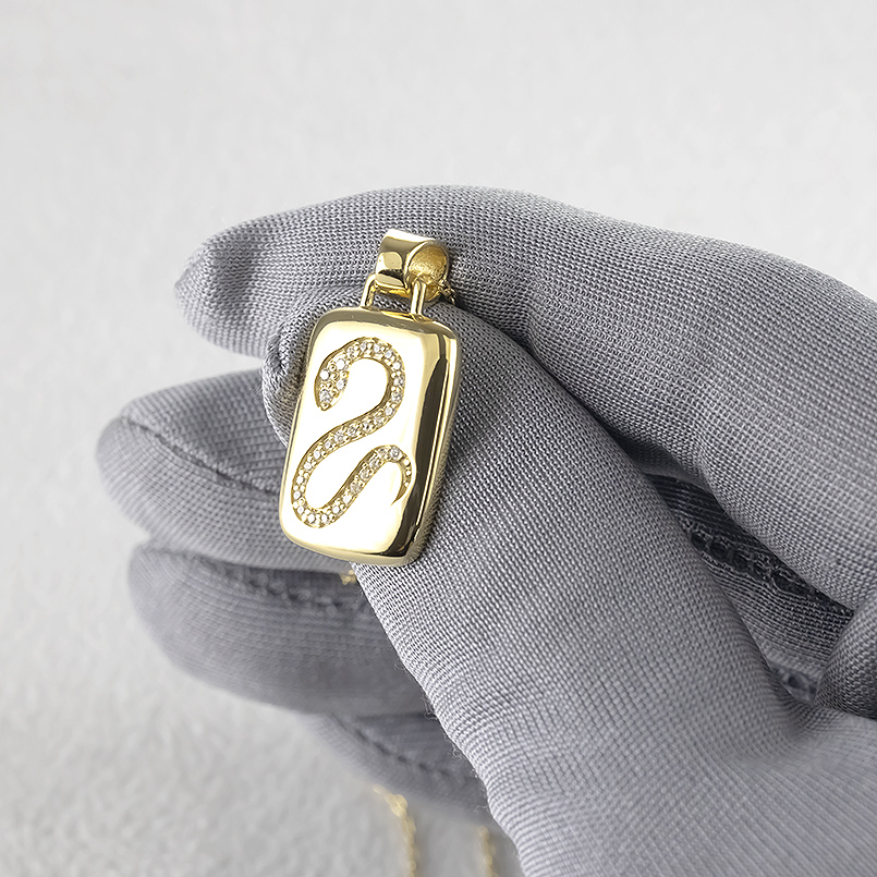 18金 ネックレス 蛇 ダイヤモンド メンズ ペンダントトップ お守り ゴールド 18k へび ヘビ スネーク インゴット型 巳年 人気 おしゃれ 送料無料 セール saleの画像