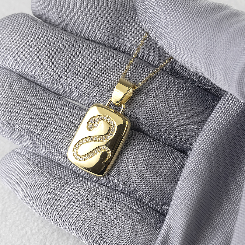 18金 ネックレス 蛇 ダイヤモンド メンズ ペンダントトップ お守り ゴールド 18k へび ヘビ スネーク インゴット型 巳年 人気 おしゃれ 送料無料 セール saleの画像