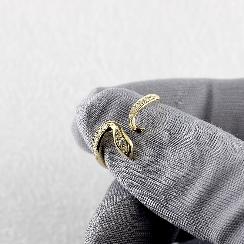 18金 リング 蛇 ダイヤモンド メンズ お守り ゴールド 18k 金 指輪 へび ヘビ スネーク ピンキーリング 婚約指輪 シンプル 巳年 送料無料 セール saleの画像