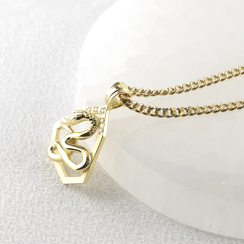 ゴールド ネックレス 蛇 ダイヤモンド 0.05ct ペンダントトップ 大ぶり お守り イエローゴールド 10k ヘビ スネーク 巳年 喜平 七角形 人気 男女兼用 送料無料の画像