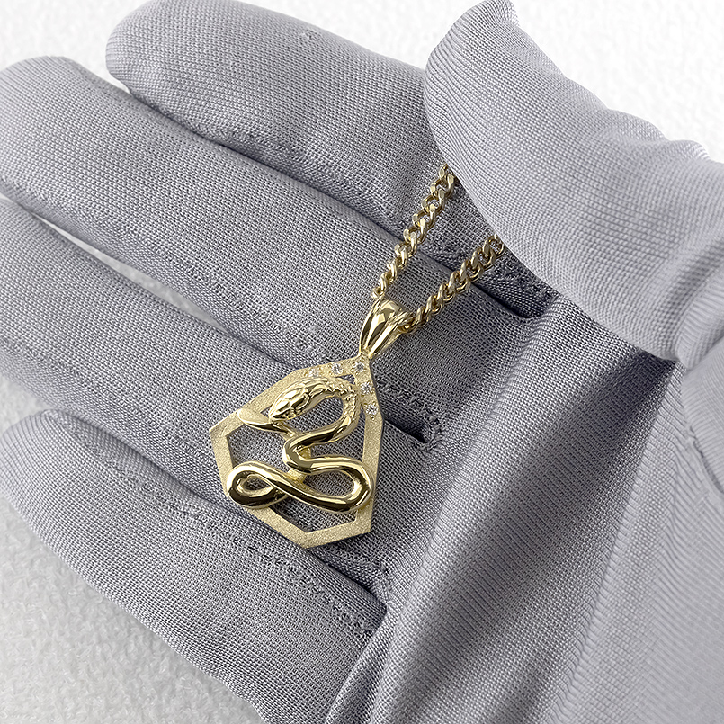 ゴールド ネックレス 蛇 ダイヤモンド 0.05ct ペンダントトップ 大ぶり お守り イエローゴールド 10k ヘビ スネーク 巳年 喜平 七角形 人気 男女兼用 送料無料の画像