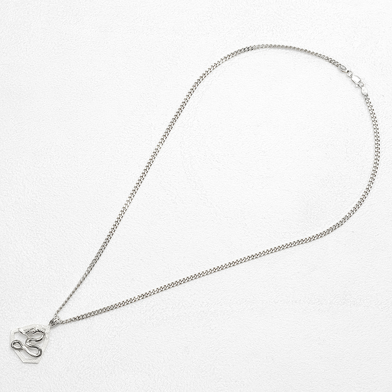 プラチナ ネックレス 蛇 ダイヤモンド 0.05ct ペンダントトップ 大ぶり お守り pt900 へび ヘビ スネーク 巳年 喜平 七角形 人気 おしゃれ 男女兼用 送料無料の画像