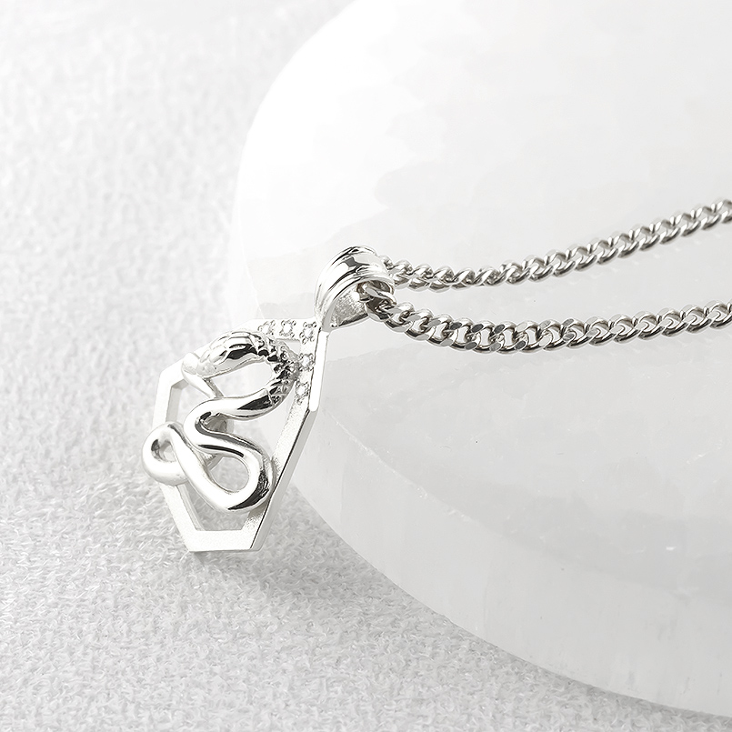 プラチナ ネックレス 蛇 ダイヤモンド 0.05ct ペンダントトップ 大ぶり お守り pt900 へび ヘビ スネーク 巳年 喜平 七角形 人気 おしゃれ 男女兼用 送料無料の画像