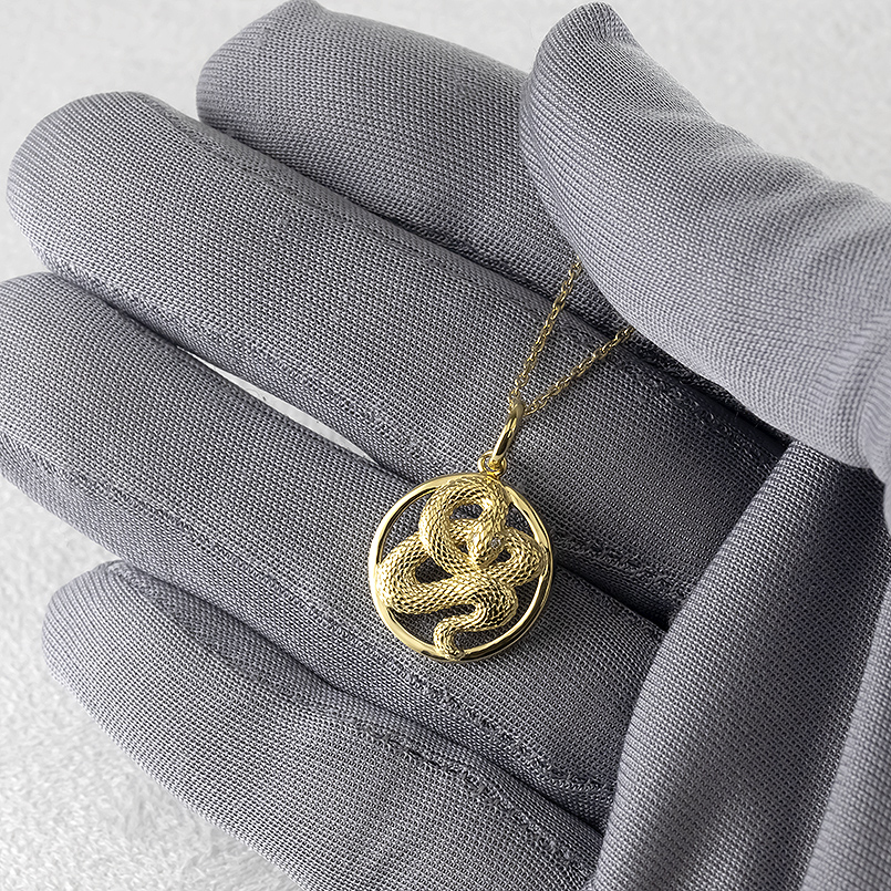 ジュエリー工房アトラス 18金 ネックレス 蛇 ダイヤモンド 0.01ct