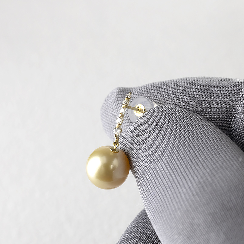 18金 ピアス パール 真珠 ダイヤモンド ペア レディース 揺れる ゆれる ゴールド 18k フォーマル 南洋白蝶貝 ゴールデンパール あすつく 送料無料 セール saleの画像
