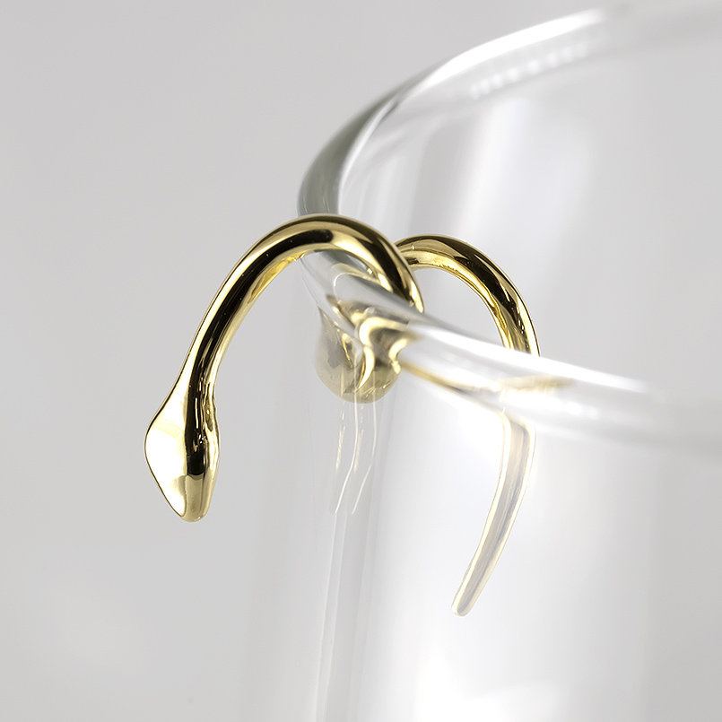 18金 蛇 ピアス 15G 片耳 レディース ゴールド 18k つけっぱなし 簡単装着 へび ヘビ キャッチのいらないピアス キャッチナッシャー 巳年 送料無料 セール saleの画像