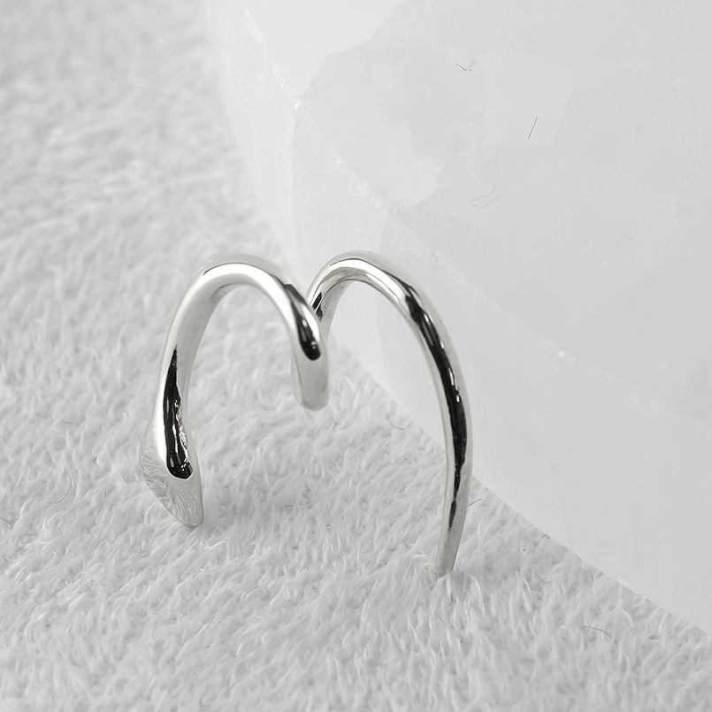 プラチナ 蛇 ピアス 15G 片耳 メンズ pt900 つけっぱなし 簡単装着 ヘビ キャッチのいらないピアス キャッチナッシャー 巳年 シンプル 送料無料 セール saleの画像