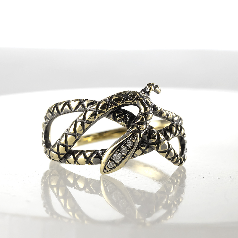 18金 リング 蛇 ダイヤモンド 0.025ct レディース お守り ゴールド 18k 金 指輪 14号 ヘビ スネーク ピンキーリング 婚約指輪 巳年 あすつく 送料無料 セールの画像