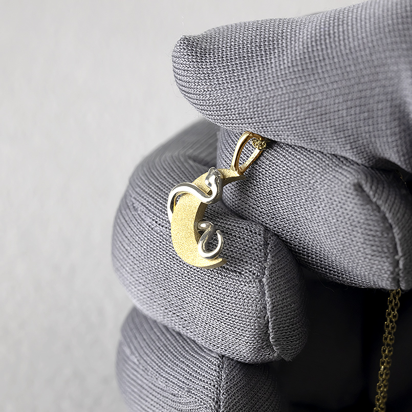 プラチナ 18金 ネックレス 蛇 月 レディース ペンダントトップ コンビ pt900 ヘビ スネーク 三日月 ムーン ゴールド 18k トップ 送料無料 セール saleの画像