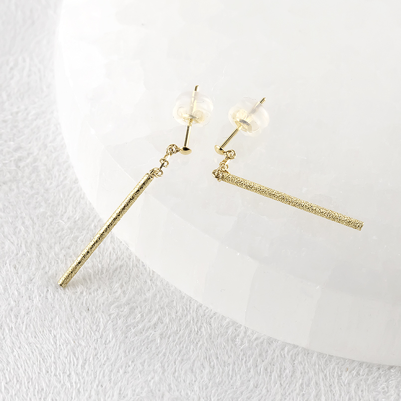 18金 ピアス ペア レディース バー 揺れる ゆれる ゴールド 18k パイプ オフィス フォーマル イエローゴールドk18 シンプル おしゃれ あすつく 送料無料 セールの画像