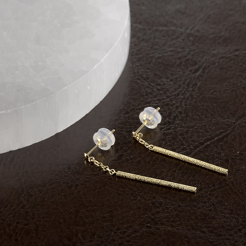18金 ピアス ペア レディース バー 揺れる ゆれる ゴールド 18k パイプ オフィス フォーマル イエローゴールドk18 シンプル おしゃれ あすつく 送料無料 セールの画像