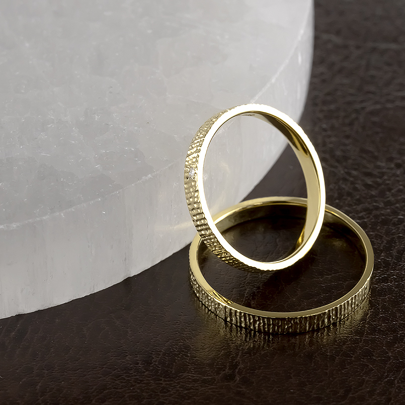 ゴールド ペアリング ダイヤモンド 2本セット 10k イエロー 結婚指輪 指輪 ペア マリッジリング シンプル ストレート 大人 ウッド調 送料無料 セール saleの画像