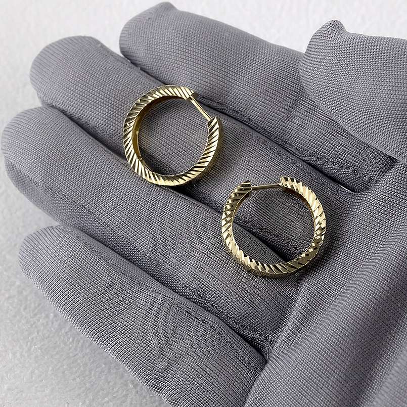 18金 フープピアス ペア 大ぶり メンズ 中折れ式 ピアス ゴールド 18k イエローゴールド リング カット 普段使い 人気 あすつく 送料無料 セール saleの画像