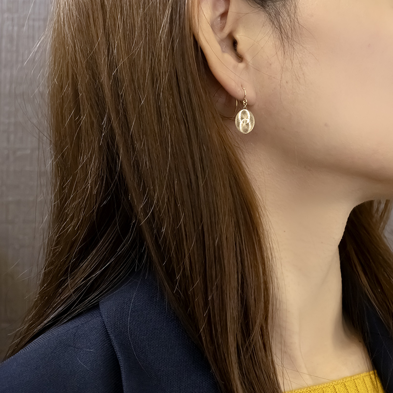 18金 ピアス レディース ペア 揺れる ゆれる ゴールド 18k ホログラム フックピアス 普段使い フォーマル シンプル あすつく 送料無料 セール SALE_1
