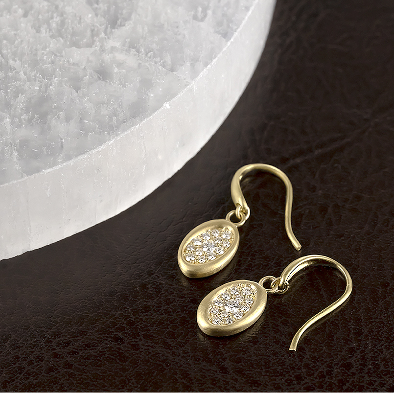 18金 ピアス ダイヤモンド 0.16ct レディース オーバル ペア 揺れる ゆれる ゴールド 18k フックピアス つや消し 普段使い シンプル 人気 送料無料 セール saleの画像