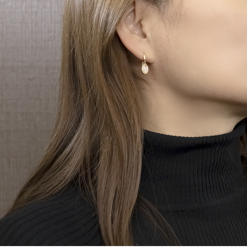 18金 ピアス ダイヤモンド 0.16ct レディース オーバル ペア 揺れる ゆれる ゴールド 18k フックピアス つや消し 普段使い シンプル 人気 送料無料 セール saleの画像