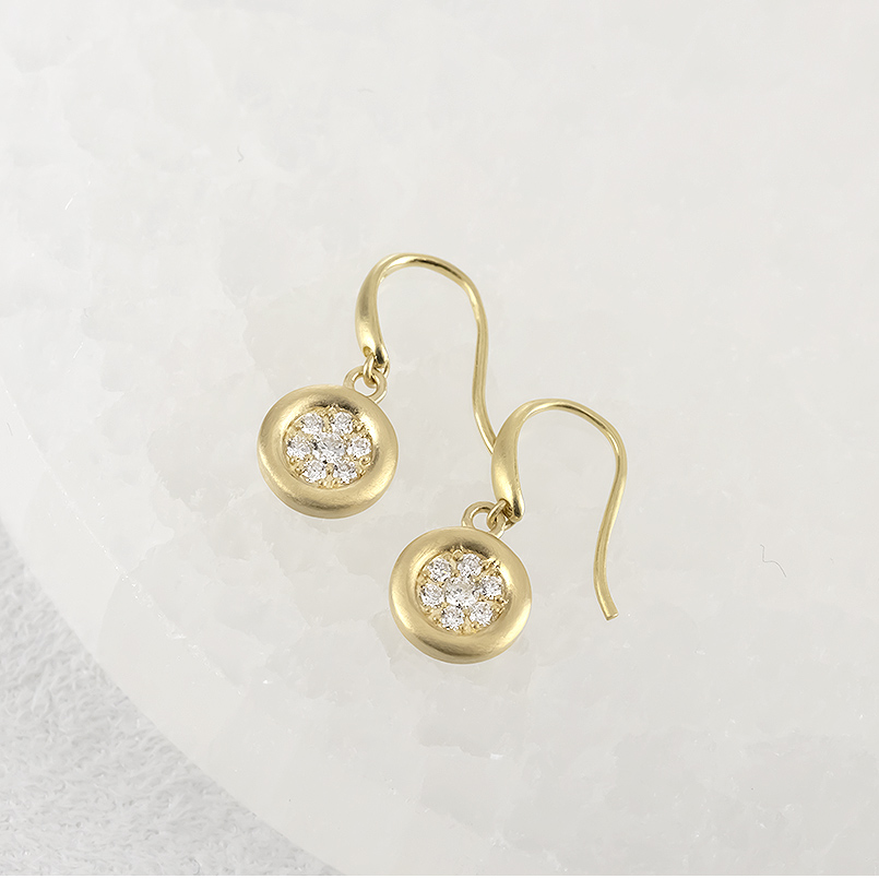 18金 ピアス ダイヤモンド 0.18ct レディース サークル ペア 揺れる ゆれる ゴールド 18k フックピアス つや消し 普段使い シンプル 人気 送料無料 セール saleの画像