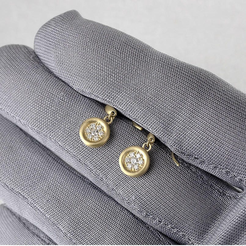 18金 ピアス ダイヤモンド 0.18ct レディース サークル ペア 揺れる ゆれる ゴールド 18k フックピアス つや消し 普段使い シンプル 人気 送料無料 セール saleの画像