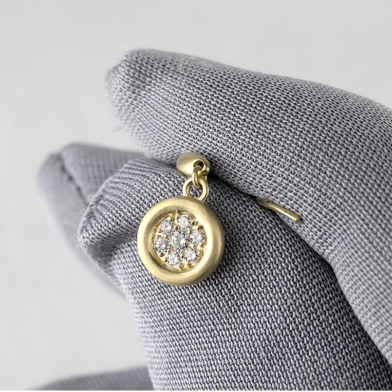18金 ピアス ダイヤモンド 0.18ct レディース サークル ペア 揺れる ゆれる ゴールド 18k フックピアス つや消し 普段使い シンプル 人気 送料無料 セール saleの画像
