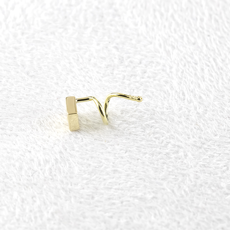 18金 ピアス ダイヤモンド 片耳 メンズ ゴールドk18 18金 簡単装着 キャッチのいらないピアス キャッチナッシャー あすつく 送料無料 セール saleの画像