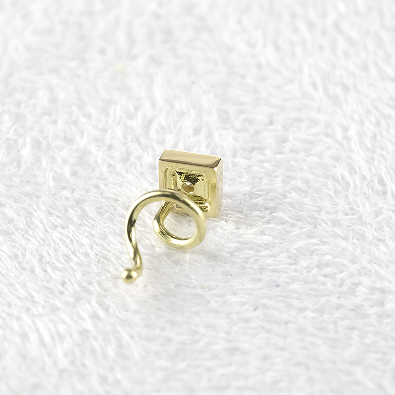 18金 ピアス ダイヤモンド 片耳 メンズ ゴールドk18 18金 簡単装着 キャッチのいらないピアス キャッチナッシャー あすつく 送料無料 セール saleの画像
