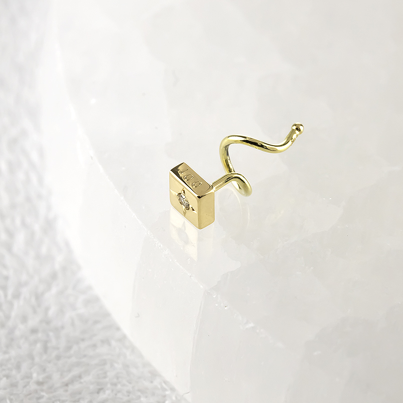 18金 ピアス ダイヤモンド 片耳 メンズ ゴールドk18 18金 簡単装着 キャッチのいらないピアス キャッチナッシャー あすつく 送料無料 セール saleの画像