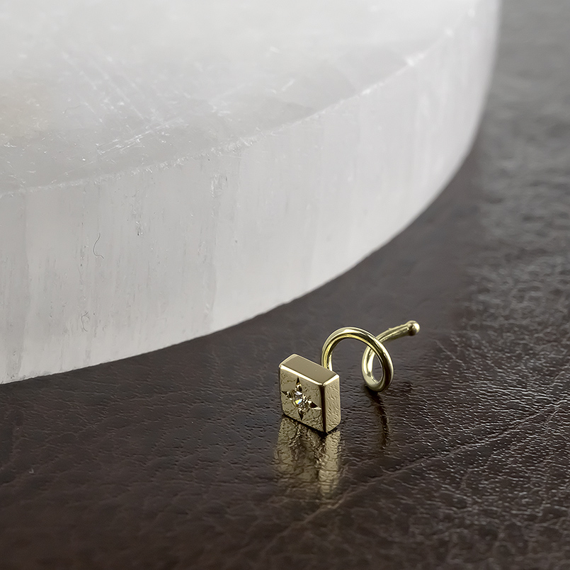 18金 ピアス ダイヤモンド 片耳 メンズ ゴールドk18 18金 簡単装着 キャッチのいらないピアス キャッチナッシャー あすつく 送料無料 セール saleの画像