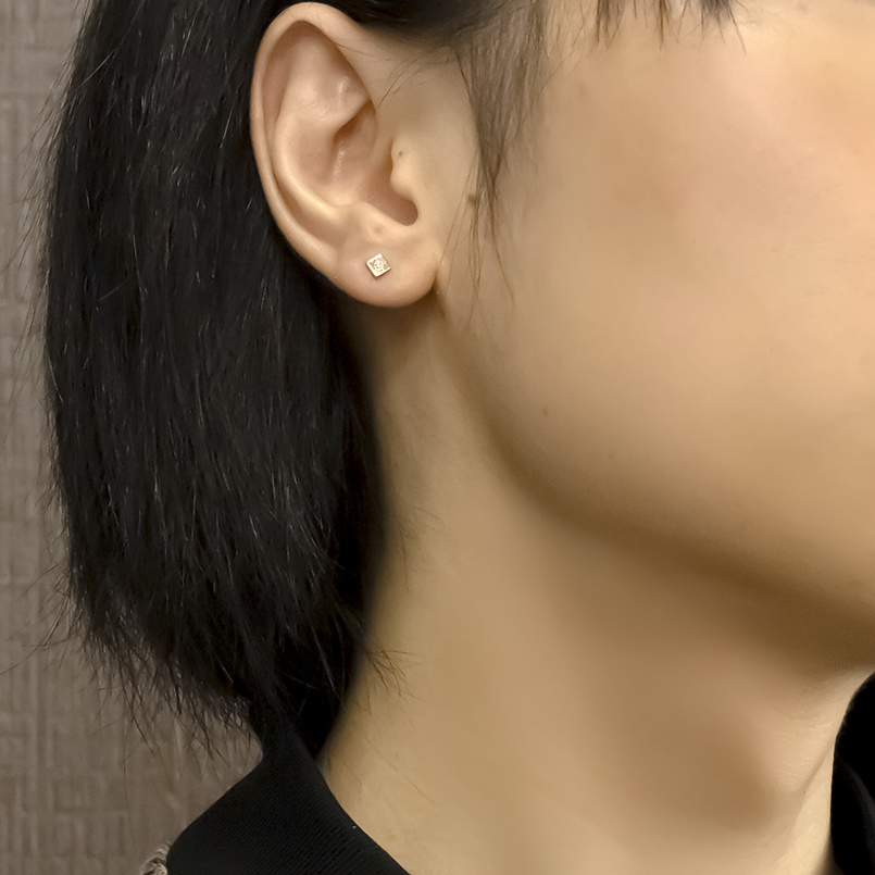18金 ピアス ダイヤモンド 片耳 メンズ ゴールドk18 18金 簡単装着 キャッチのいらないピアス キャッチナッシャー あすつく 送料無料 セール saleの画像