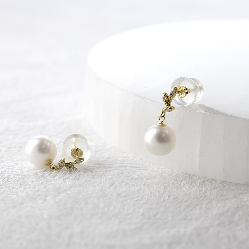 18金 ピアス パール 真珠 ダイヤモンド レディース 若葉 ペア 揺れる ゆれる ゴールド 18k アコヤ あこや真珠 フォーマル あすつく 送料無料 セール saleの画像