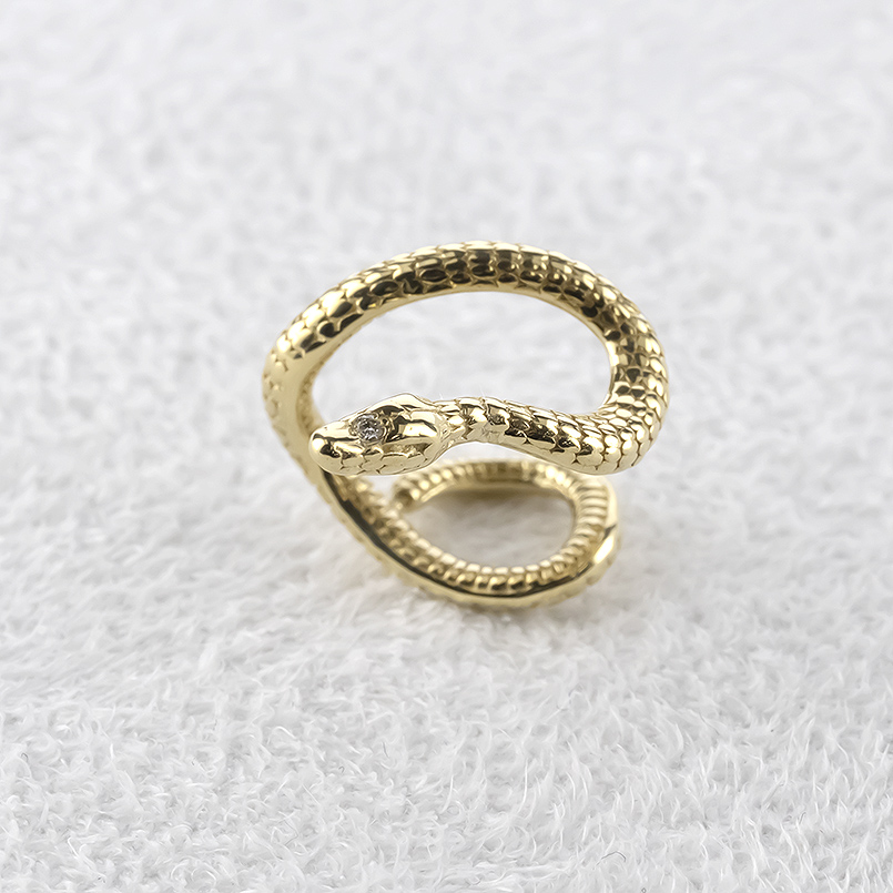 18金 イヤーカフ 蛇 ダイヤモンド 右耳用 レディース イヤーラップ イヤークリップ 片耳 ゴールド 18k 金 ヘビ スネーク へび あすつく 送料無料 セール saleの画像
