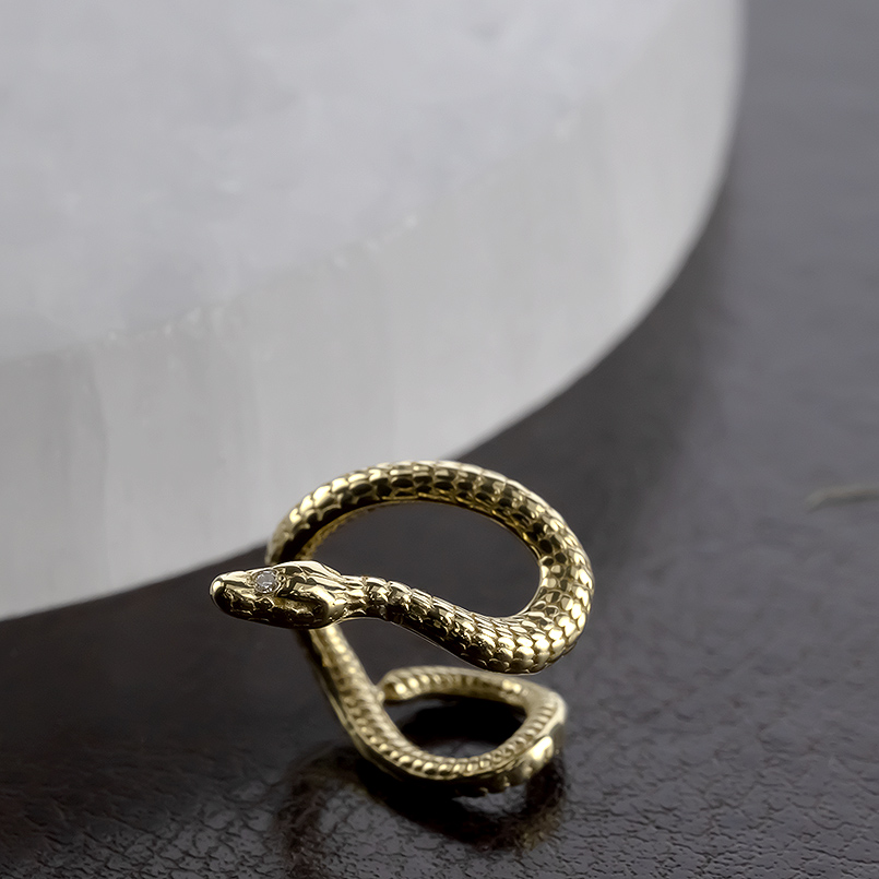 18金 イヤーカフ 蛇 ダイヤモンド 右耳用 レディース イヤーラップ イヤークリップ 片耳 ゴールド 18k 金 ヘビ スネーク へび あすつく 送料無料 セール saleの画像