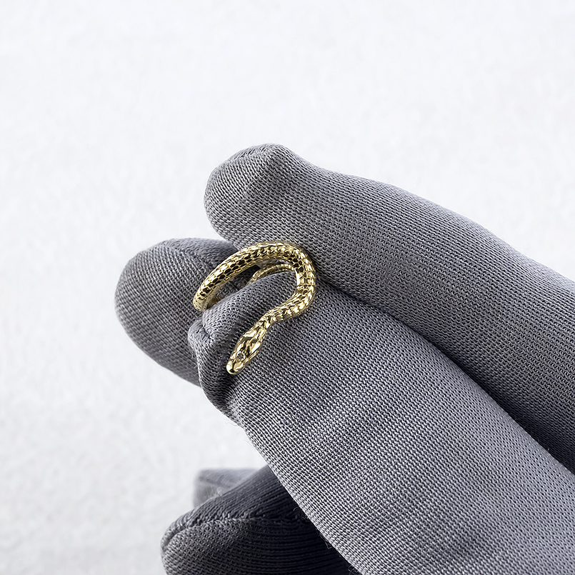 18金 イヤーカフ 蛇 ダイヤモンド 右耳用 レディース イヤーラップ イヤークリップ 片耳 ゴールド 18k 金 ヘビ スネーク へび あすつく 送料無料 セール saleの画像