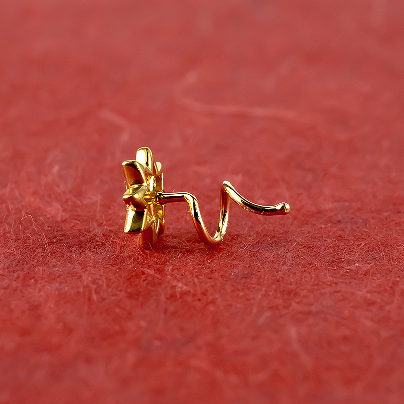 24金 ピアス 純金 ダイヤモンド 星 八芒星 片耳 装着簡単 金 お守り キャッチのいらないピアス ゴールド 18k 18金 キャッチナッシャー ユニセックス 送料無料の画像