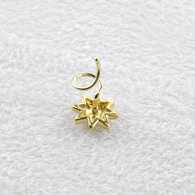 24金 ピアス 純金 ダイヤモンド 星 八芒星 片耳 装着簡単 金 お守り キャッチのいらないピアス ゴールド 18k 18金 キャッチナッシャー ユニセックス 送料無料の画像