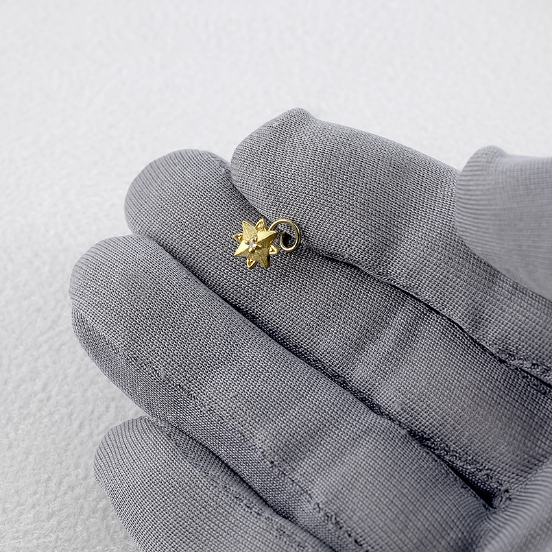 24金 ピアス 純金 ダイヤモンド 星 八芒星 片耳 装着簡単 金 お守り キャッチのいらないピアス ゴールド 18k 18金 キャッチナッシャー ユニセックス 送料無料の画像