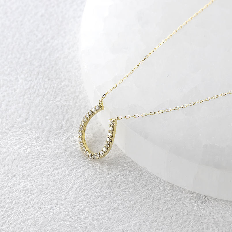 18金 馬蹄 ネックレス ダイヤモンド 0.30ct ペンダントトップ レディース お守り ゴールド 18k ホースシュー 蹄鉄 チェーン シンプル 人気 送料無料 セール saleの画像