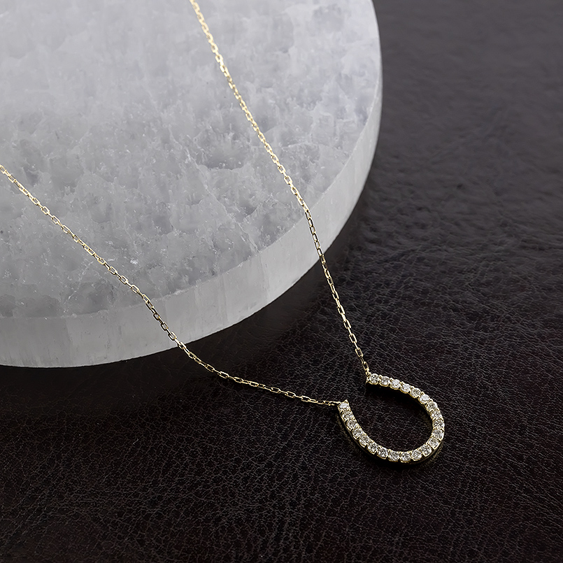 18金 馬蹄 ネックレス ダイヤモンド 0.30ct ペンダントトップ レディース お守り ゴールド 18k ホースシュー 蹄鉄 チェーン シンプル 人気 送料無料 セール saleの画像