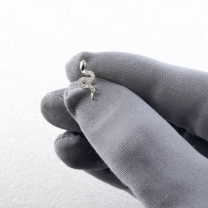 プラチナ 蛇 ピアス ダイヤモンド レディース 装着簡単 金 お守り キャッチのいらないピアス pt900 キャッチナッシャー スネーク へび あすつく 送料無料 saleの画像