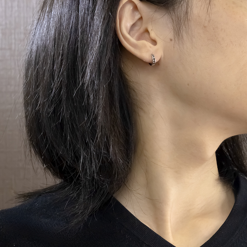 プラチナ フープピアス ブラックダイヤモンド 0.10ct レディース 片耳 中折れ式 普段使い pt900 リング ピアス シンプル 人気 あすつく 送料無料 セール saleの画像
