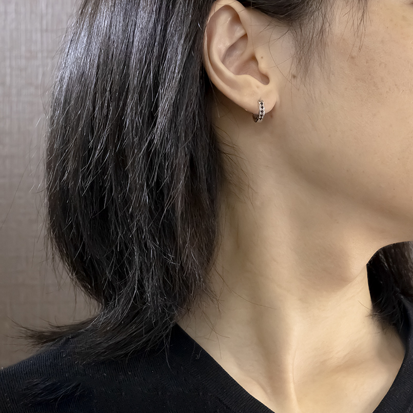 プラチナ フープピアス ブラックダイヤモンド 0.10ct メンズ 片耳 中折れ式 普段使い pt900 リング ピアス シンプル 人気 あすつく 送料無料 セール saleの画像